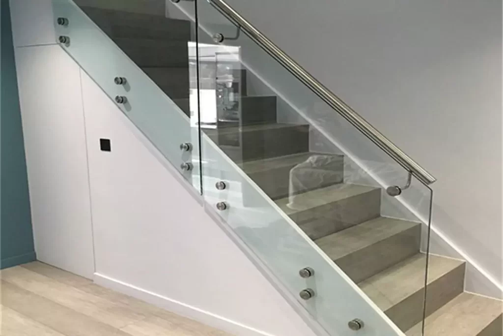 STAIRCASE WITH GLASS PANELS